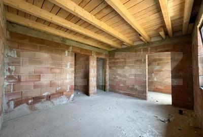 Casă cu 4 camere cu Teren 555 Mp în Central