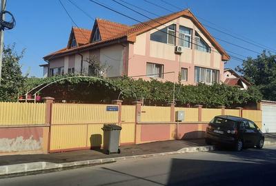 Casă cu 8 camere cu Teren 460 Mp în Central - 2
