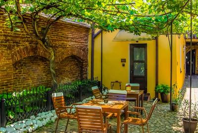 Casă individuală cu 3 camere cu Canalizare în Central - 1