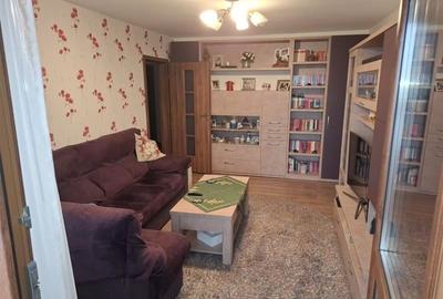 Apartament cu 3 camere decomandat, mobilat în Tractorul - 2