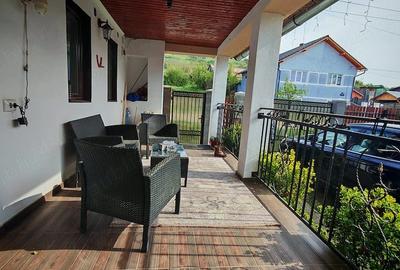 Casă cu Teren 1550 Mp în Roșia de Secaș - 1