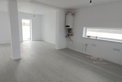 Duplex cu 4 camere cu Canalizare în Cetate - 3