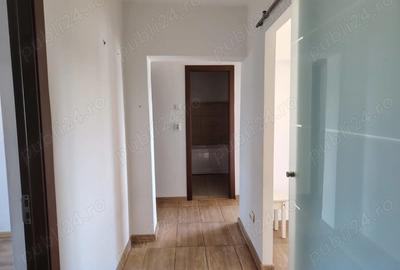 Vand apartament 3 camere, decomandat, zona Independentei