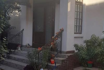 Casă cu 5 camere cu Teren 250 Mp în Central - 3