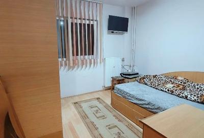 PARTICULAR vând 3 cam. lângă  Metrou 2min. Apărătorii Patriei bl.1986, parter/8 - 10