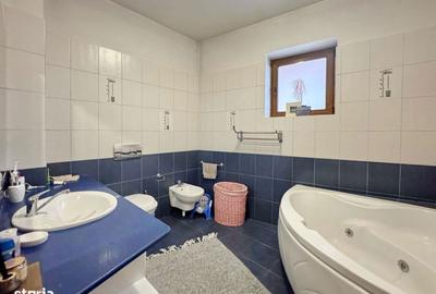 Casă cu 7 camere cu Canalizare în Florilor - 9