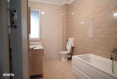 Casă cu 4 camere cu Teren 300 Mp în Central