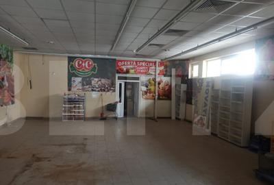 Spatiu comercial, de vanzare, parter + apartament la etaj, z - 7