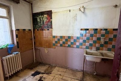 Apartament cu 3 camere decomandat în Ferentari - 3
