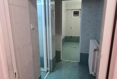 Spațiu comercial, de 300 mp, în Decebal - 8