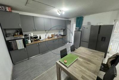 Apartament de vanzare Zona Decebal | Bloc privat, etaj 2 - 2