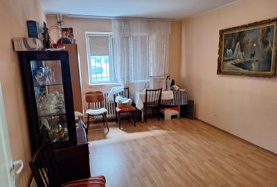 Apartament cu 3 camere semidecomandat în Tomis Nord - 2