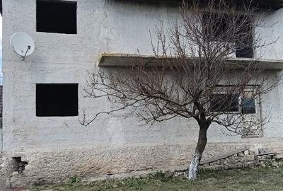 Casă cu 4 camere în Albești - 4