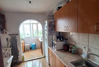 Apartament cu 3 camere decomandat în Berceni - 1