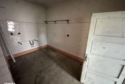 Casă cu 8 camere cu Teren 622 Mp în Titulescu - 11