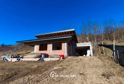 Casă individuală cu 4 camere cu Canalizare în Livezeni - 2