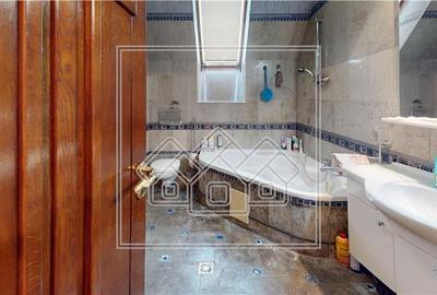 Casa de vanzare in Sibiu - individuala - 278 mp utili - - 40