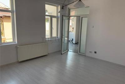 Casă individuală cu 9 camere cu Canalizare în Romană - 13