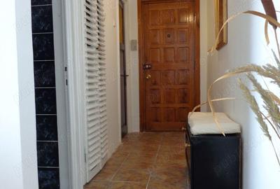 Inchiriez apartament doua camere ultracentral, strada Victoriei - 16