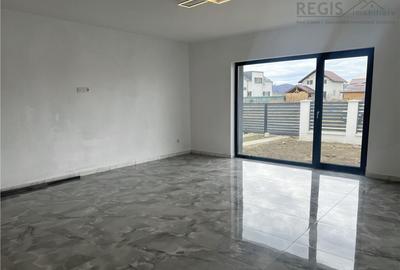 Casă cu 4 camere cu Canalizare în Cristian - 2