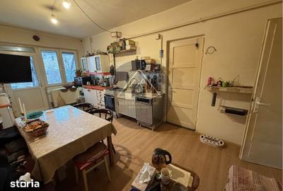 Casă cu 3 camere decomandat cu Teren 300 Mp în Central - 1