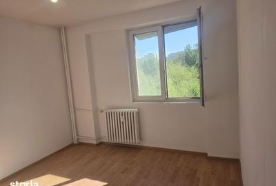 Apartament cu 3 camere decomandat în Colentina