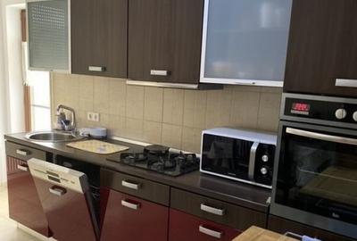Apartament cu 2 camere decomandat în Apărătorii Patriei