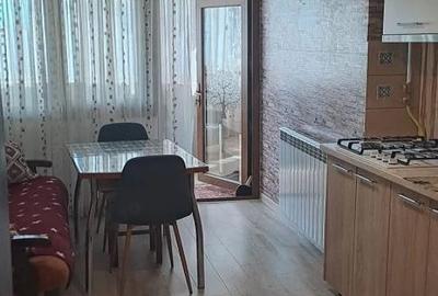 Apartament cu 3 camere decomandat în Km 4 - 4