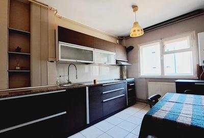 Apartament 3 camere zona garii (2 balcoane+2 Bai)Loc de parcare - 2