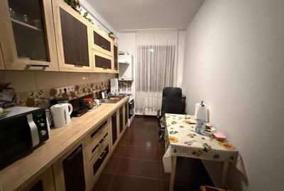 Apartament cu 2 camere semidecomandat, mobilat în Florești
