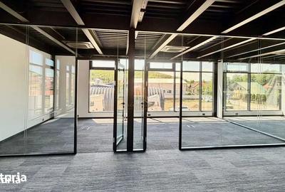 Spațiu comercial, de 1,400 mp, în Central - 11