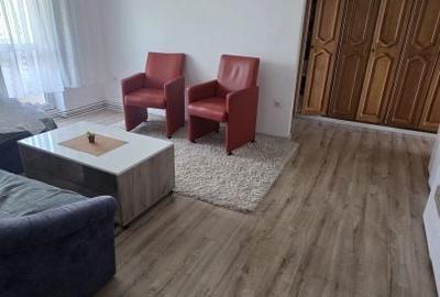 Apartament cu 3 camere semidecomandat în Progresul