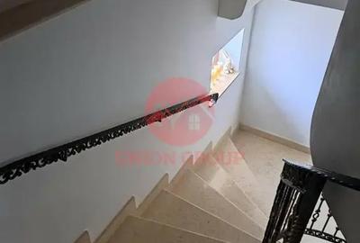 Casă cu 10 camere cu Teren 394 Mp în Central - 10