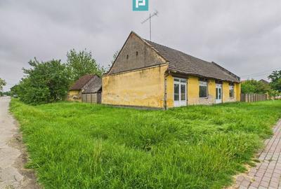 Casă cu 3 camere cu Teren 1547 Mp în Variaș - 1