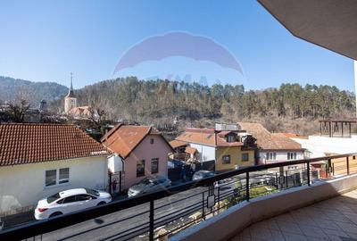 Apartament cu 3 camere decomandat, mobilat în Schei