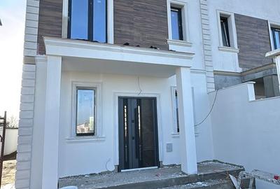 Casă cu 4 camere în Central