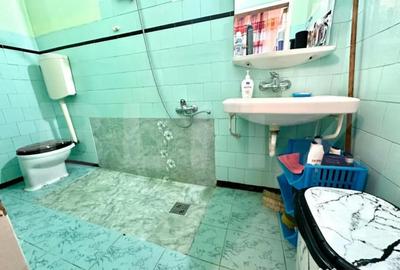 Spațiu comercial, de 210 mp, în Central - 3