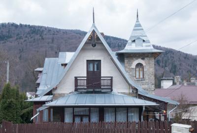 Casă cu 6 camere cu Canalizare în Central - 3