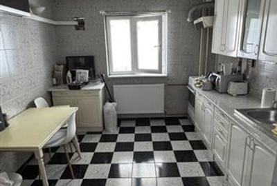 Apartament cu 2 camere decomandat în Tei