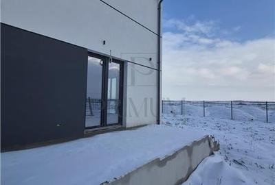 Duplex superb cu 4 dormitoare - teren 330 mp - locatie foarte buna - 2