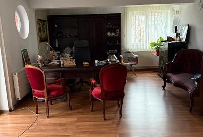 Casă individuală cu 7 camere cu Teren 320 Mp în Pantelimon - 1