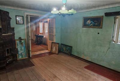 Casa cu 3 camere, garaj si 325mp teren, demolabila, cu toate utilitatile, in Mil - 12
