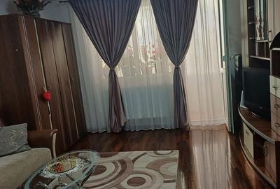 Apartament cu 3 camere semidecomandat în Central - 1