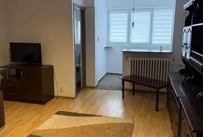 Garsonieră decomandată în Micro 3 - 6