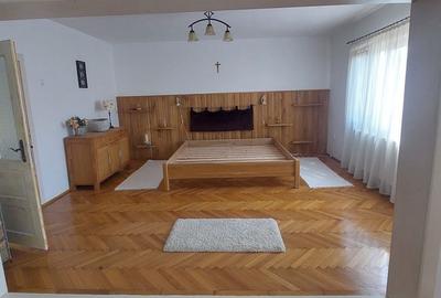 Casă cu 5 camere cu Teren 936 Mp în Central - 10