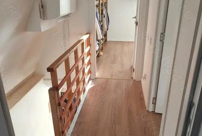 Casa P+M 2011, 50 mp utili, curte 774 mp zona lini?tita, priveli?te - 1