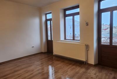 Spațiu comercial, de 140 mp, în P-ța Ovidiu - 6