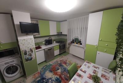 Apartament cu 2 Camere / Spatios si Confortabil / 2 Bai / 60 mp / Construit 1987 - 10