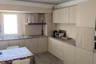 Apartament cu 4 camere decomandat în Capitol