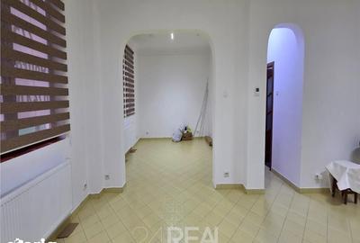 Spațiu comercial, de 278 mp, în Muncii - 17